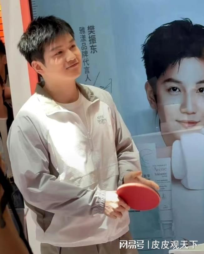 振东帅气亮相西子湖畔被唤小卡比兽pg电子